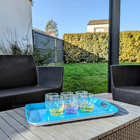 Les Merisiers - Maison Moderne Avec Jardin Holiday home *